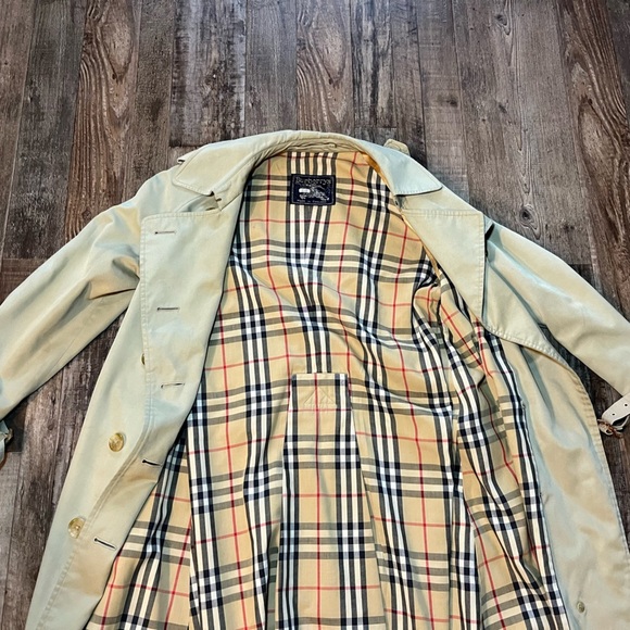 Burberrys Vintage Khaki Long Trench Coat with Belt Size Medium See Measurements - Picture 6 of 16